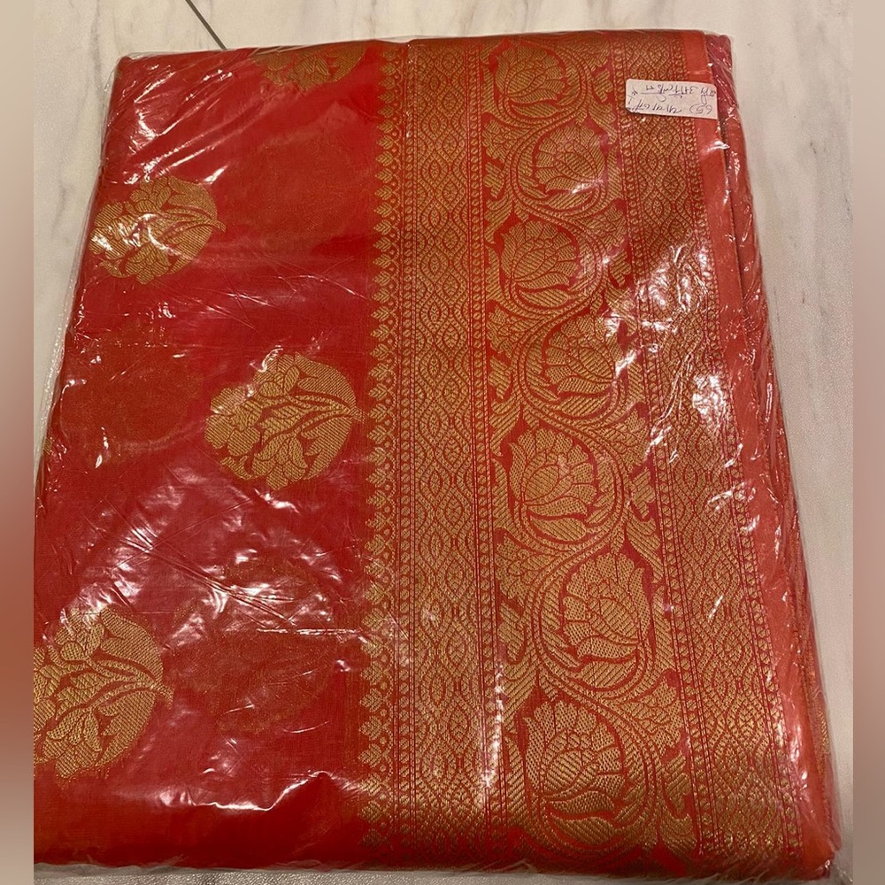 Women's saree that is completely new and untouched